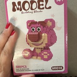 New Dark Pink Smiling 😊 Bear 🐻 Sitting 🪑 Model M1014 588 Model Building Blocks 