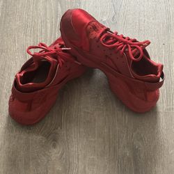 NIKE HUARACHE - OBO $50.00