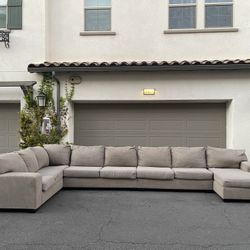Huge Beige Sectional Couch Sofa In Excellent Condition 
