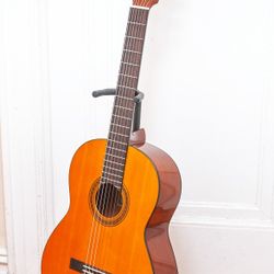 *Mnt* Yamaha CG101A Spruce Top Classical Guitar