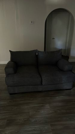 Nice grey 2 pc couch set