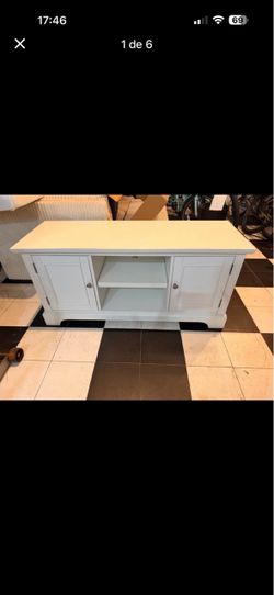 White Wood TV Stand / Media Console – Great Condition