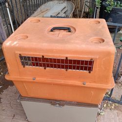 Dog Kennel In Dog Cage In Pet Cage In Very Good Condition 