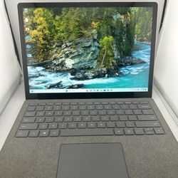 Microsoft Surface Laptop, Core i7 / 8GB RAM  / Windows 11 Pro / 13.5” Touchscreen