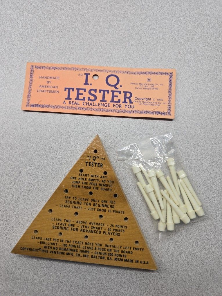 Vintage 1975 IQ Tester Peg Game Triangle Puzzle Venture MFG USA with Pegs