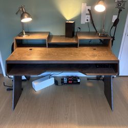 DeFi - Output Platform Studio Desk