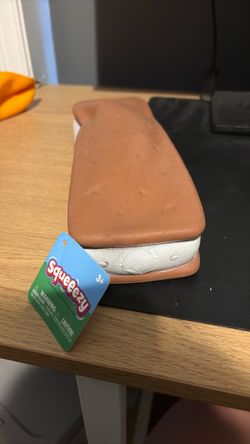Ice cream sandwich squeezy