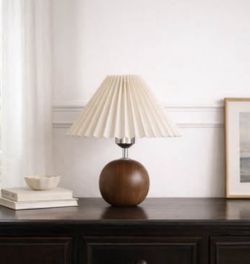 Vintage-Inspired Table Lamp