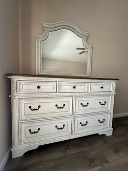 Ashley Realyn 7-Drawer Dresser & Mirror – Like New – $750 – Must Sell, Moving Soon