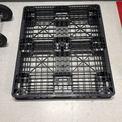 Free plastic Pallets - Rated To 1 Ton: 14 Available