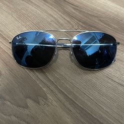 This is a pair of Ray-Ban RB3654
