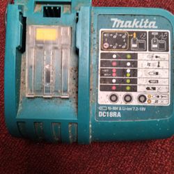 Makita Charger