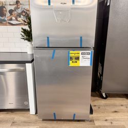 Brand-New Whirlpool 19 Cu. Ft. Top Freezer Refrigerator 30-Inch Wide in Fingerprint-Resistant Stainless Steel - WRTX3119SZ