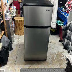 Magic Chef 7.3 Cu Ft Mini Refrigerator