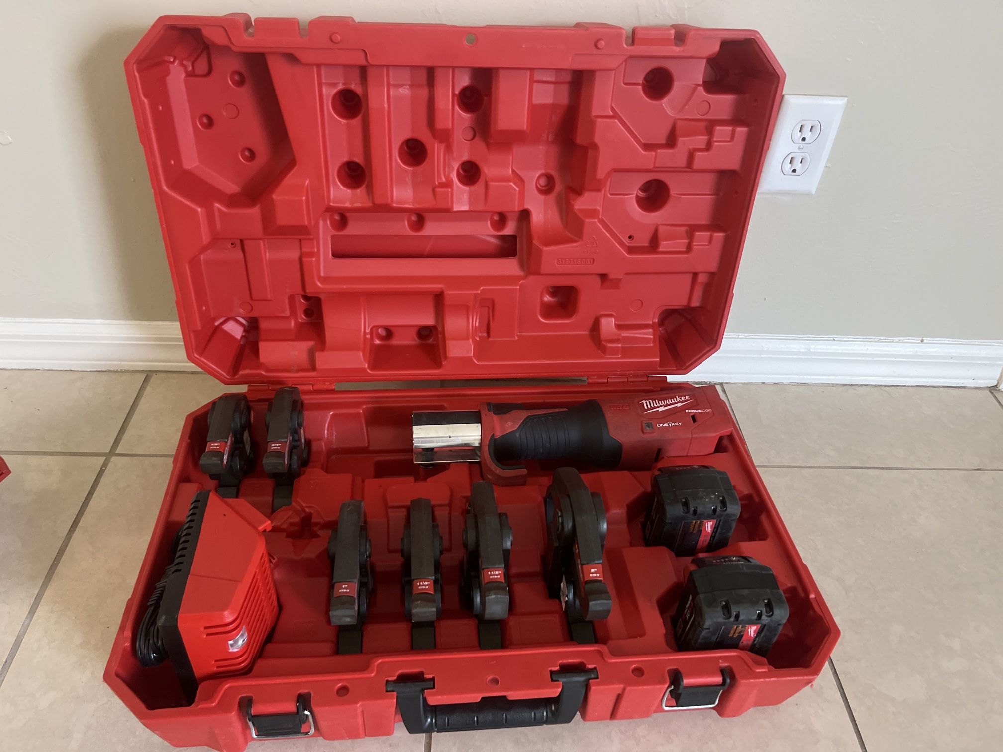 Milwaukee Pro Press Kit (1/2”-2” Jaws)