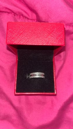 Glittery sliver ring