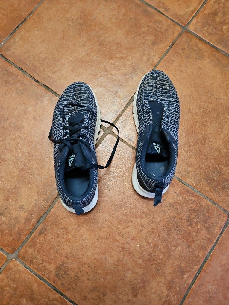 Size 9 Reebok Women's Tennis Shoes