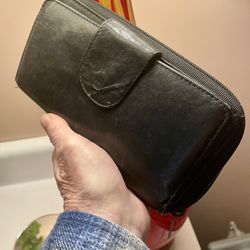 Genuine Classic leather 7” x 4” black wallet