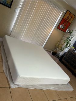 CALIFORNIA KING MATTRESS, MEMORY FOAM