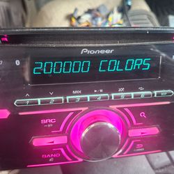 STEREO PIONEER CD AUX USB BLUETOOTH CAMBIA DE DIFERENTES COLORES GOOD CONDICIÓN ABLO ESPAÑOL