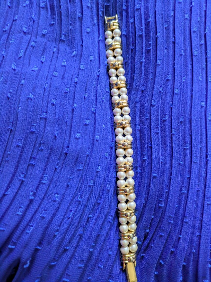 Bracelet Pearly And Gold  Color.