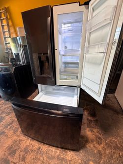 Refrigerador negro a Pagos