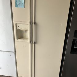 Side By Side Refrigerator , Garage Special , Plugged In And Working Great