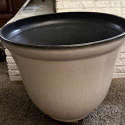 Large plant pot with tires 22'' x21"
