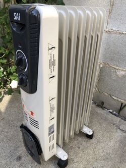 SAI CYAA45-7 1,500-Watt Eco-Fin Oil-Filled Radiator with 7-Fins Portable  Heater for Sale in Los Angeles, CA - OfferUp