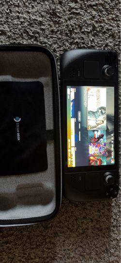 Steam Deck LCD - 512GB - With Case and Cleaning Cloth