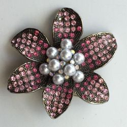 Vintage gun metal color pink rhinestones and faux pearls pin brooch