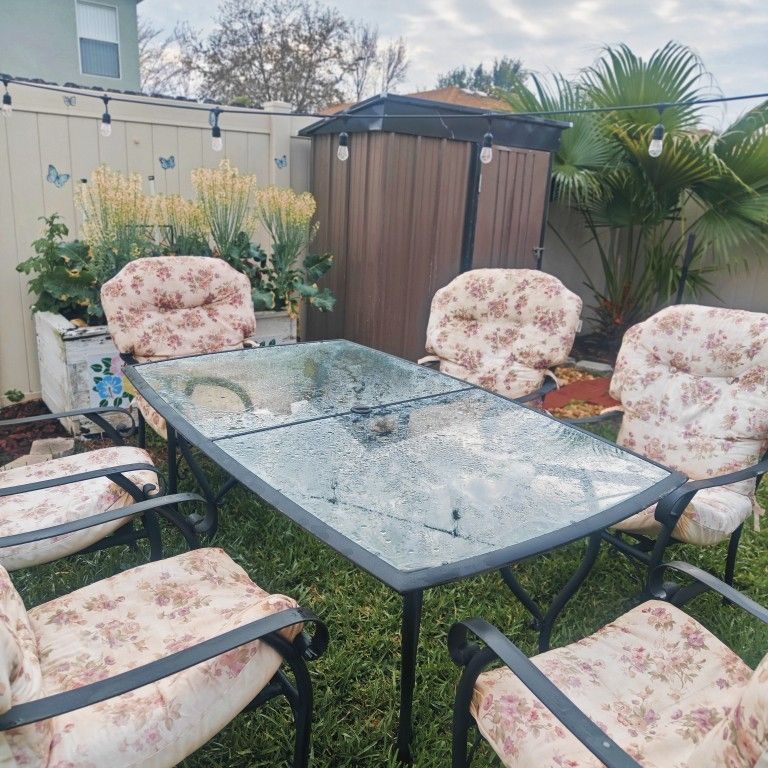 Patio Table With 6 Chairs & Cushions