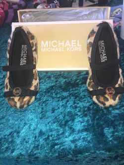 Zapatitos nuevos MK #7 para niña