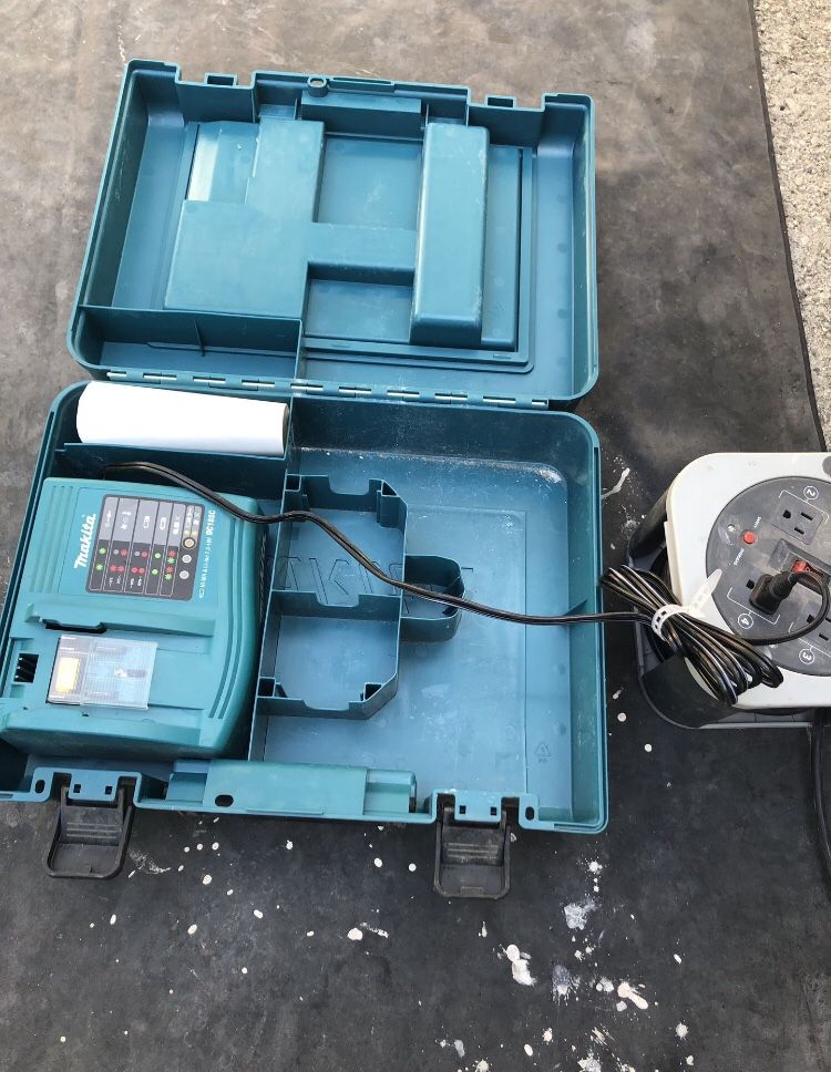 Makita Charger