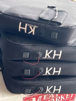 Stadium cushions with heat pads