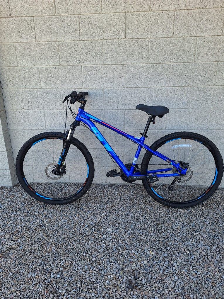 GT AGGRESSORE PRO 27.5 INCH MOUNTAIN BIKE LIKE NEW( CHECK MY OTHER BIKES)