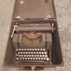 DeLuxe Leader Underwood Typewriter 