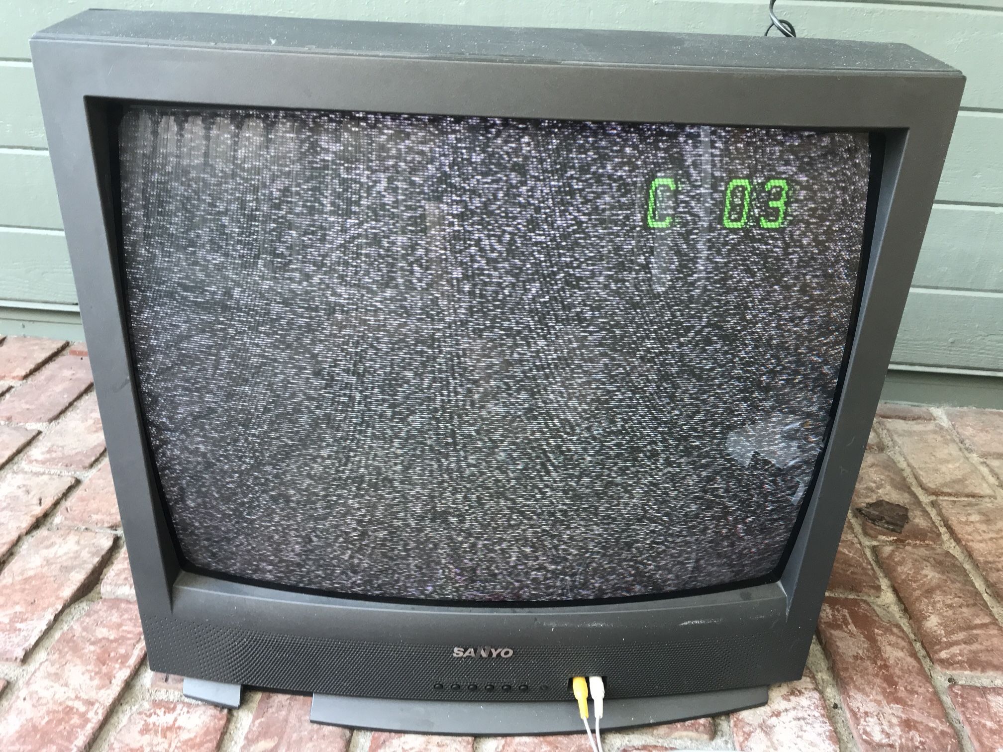Sanyo DS25320 25” CRT Tube TV - no remote PLEASE READ