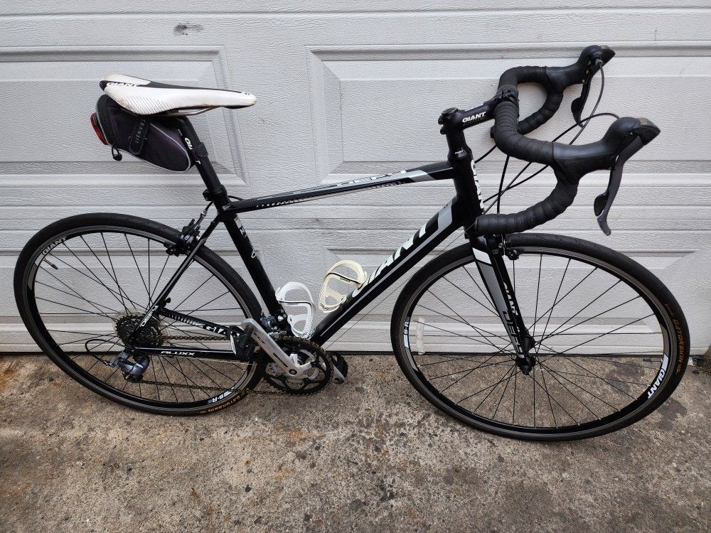 Giant Contend Road Bike