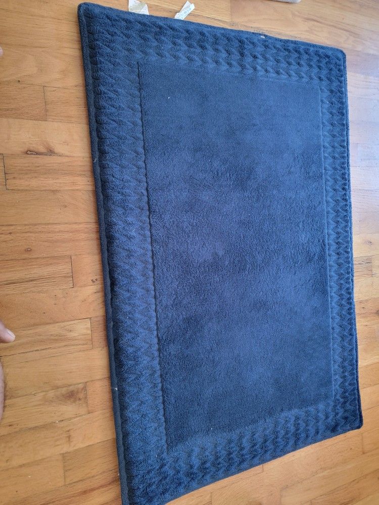 Bathroom Rugs
Blue / gray