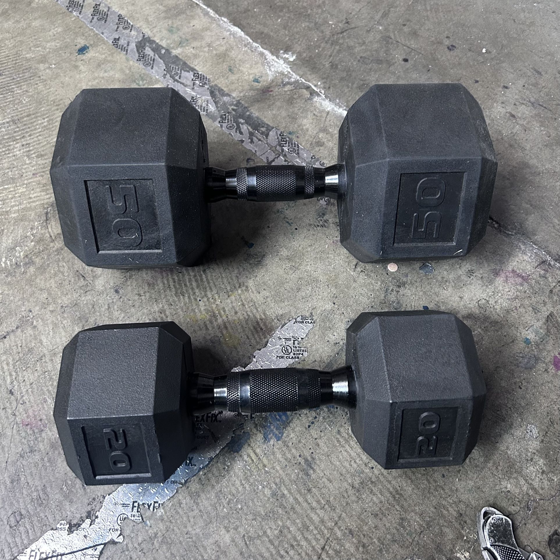 Hex Dumbbells – 50 lb and 20 lb (Single Each) Rubber-Coated Weights Description: Selling two single hex dumbbells: one 50 lb and one 20 lb. These are