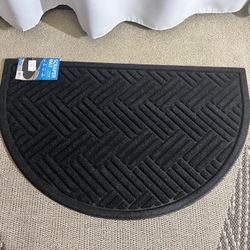 Apache Mills Half Round Scraper Mat, 24" x 39" new with a label