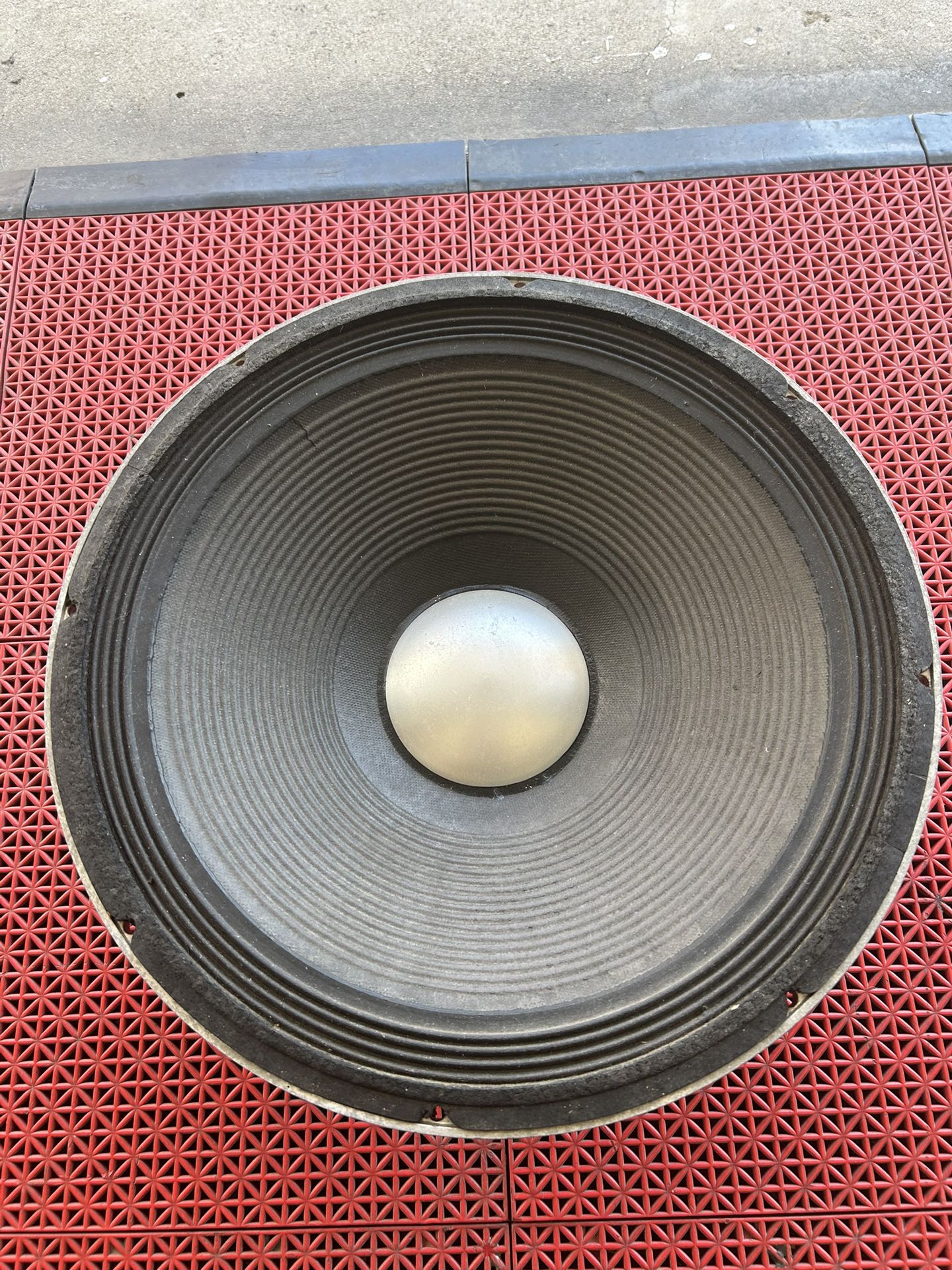 Professional 15” Peavey Black Widow Subwoofer $50