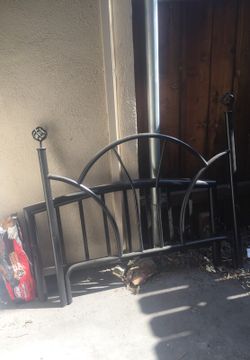 Twin size head board and foot board