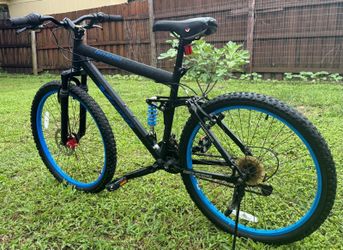 Genesis V2100 aluminum 26” bicycle good condition ready to ride