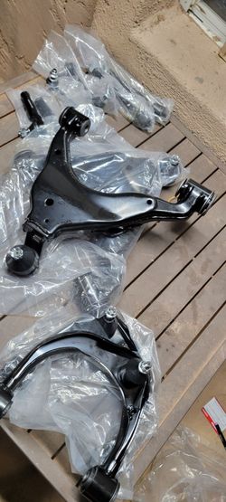 2005-----2015 Toyota Tacoma 10 Pcs   Front Steering & Suspension Kit