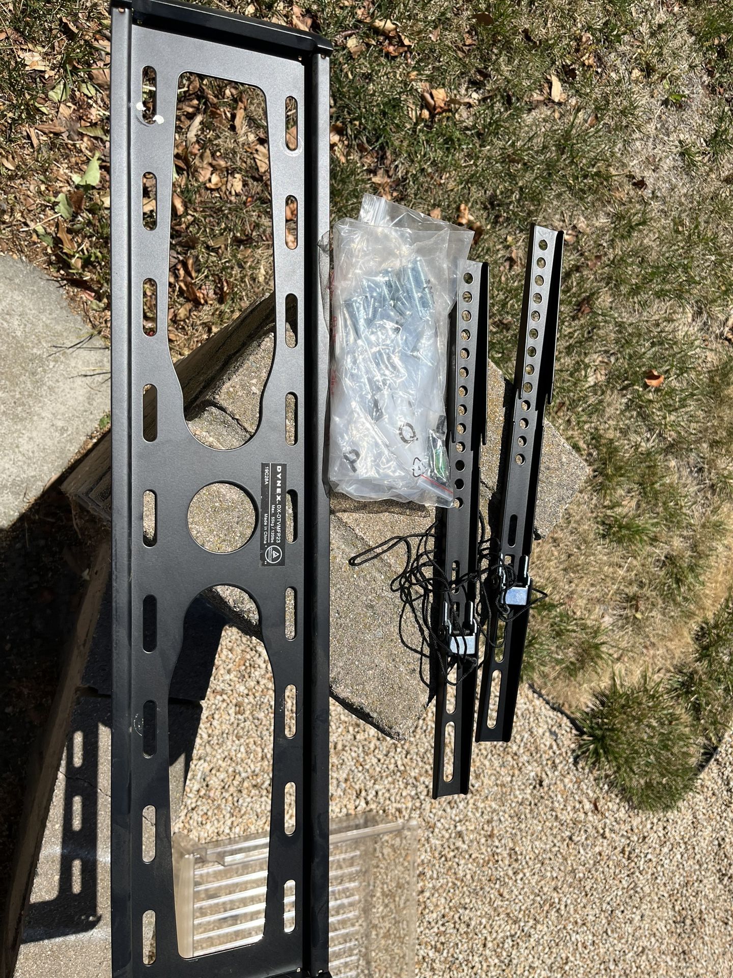 TV mount - For 37-75” TVs