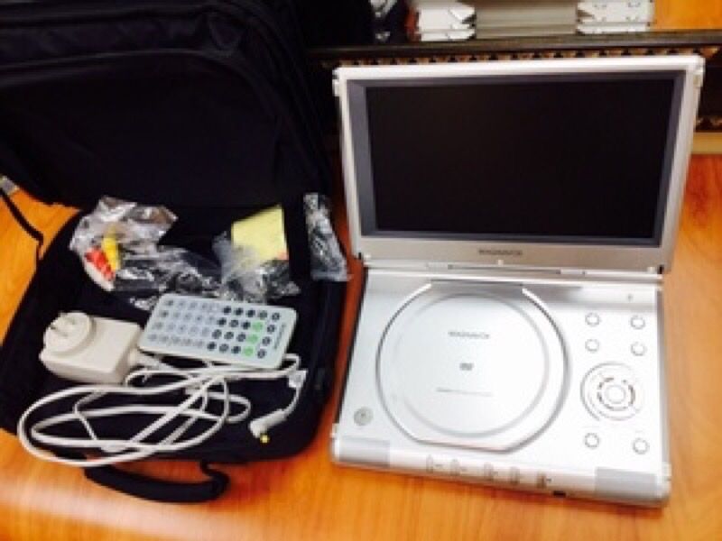 MAGNAVOX MPD850 Portable DVD player 8.5" silver charge remote cables cover bag
