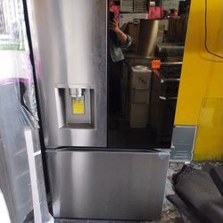 LG Showcase Counter Depth Smart French Door Refrigerator 
