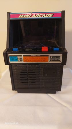 XMAS SPECIAL $35.00!  TOMY COSMIC CLASH, MINI ARCADE "VINTAGE 1982"